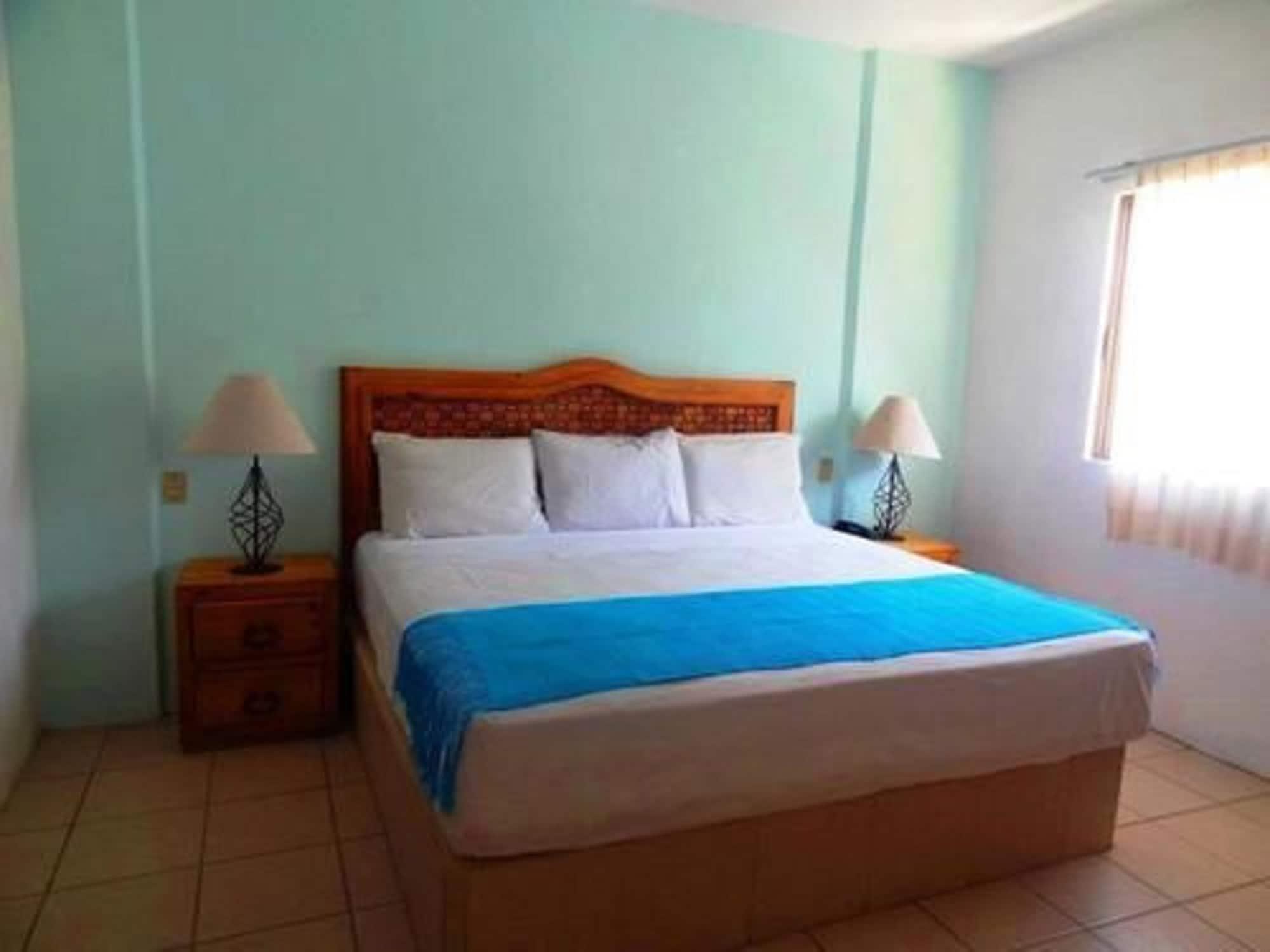 Emperador Vallarta Beachfront Hotel And Suites Puerto Vallarta Buitenkant foto