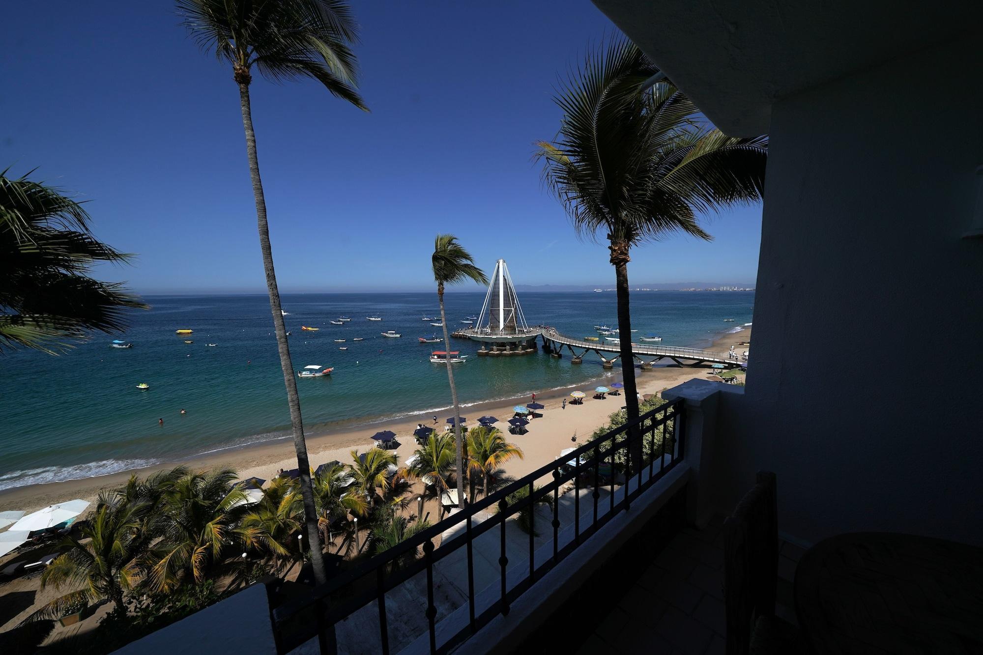 Emperador Vallarta Beachfront Hotel And Suites Puerto Vallarta Buitenkant foto