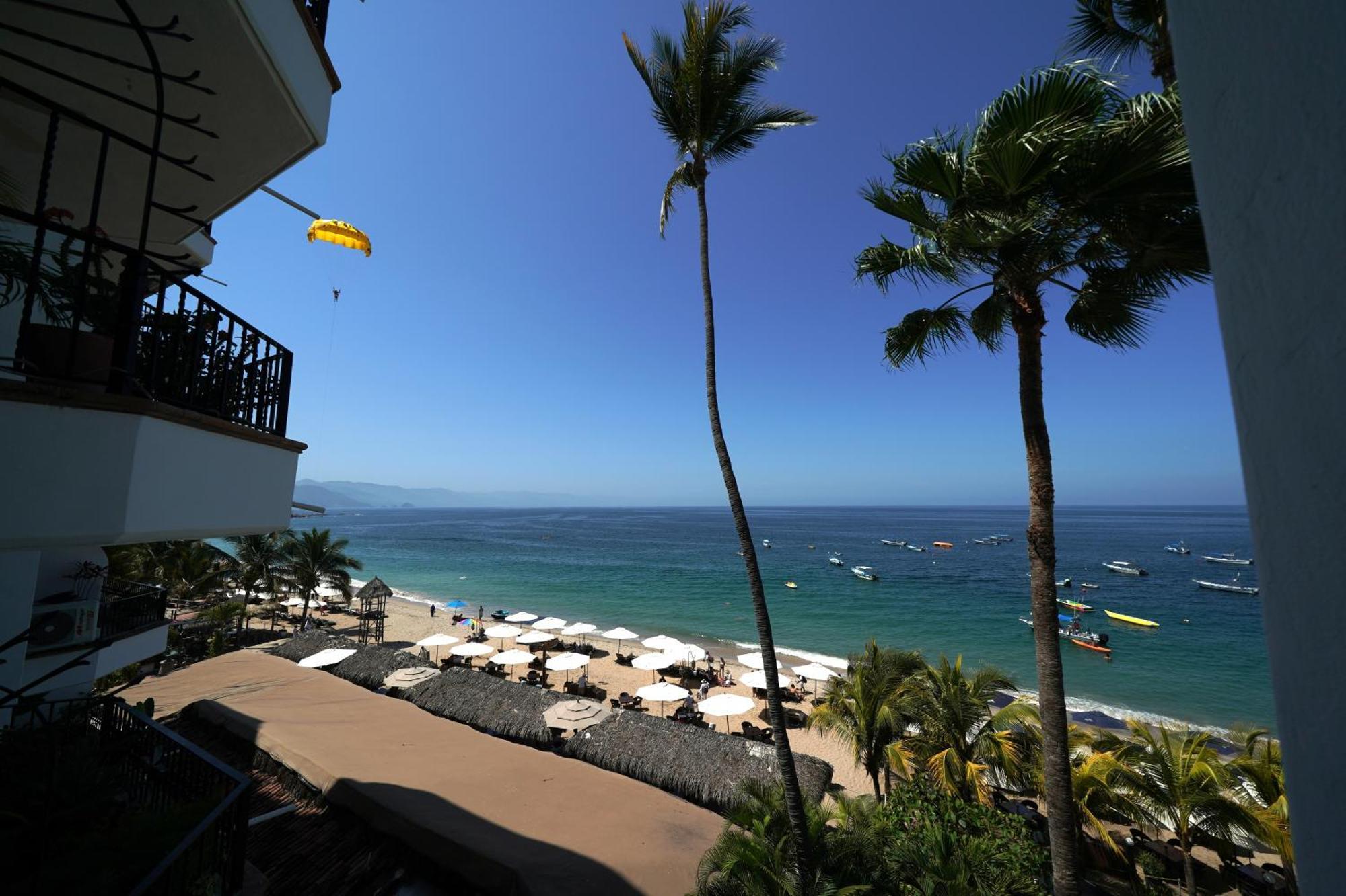 Emperador Vallarta Beachfront Hotel And Suites Puerto Vallarta Buitenkant foto