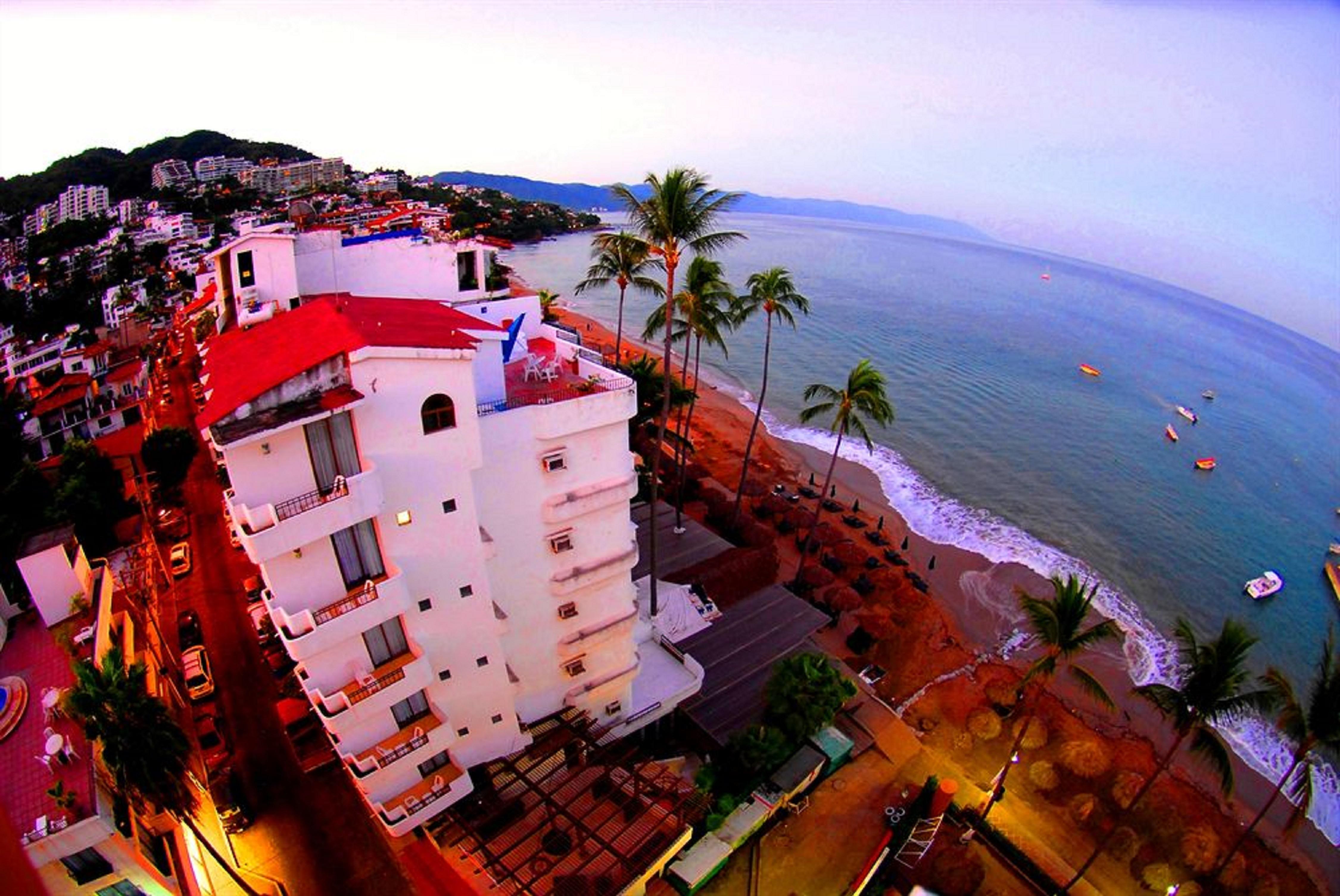 Emperador Vallarta Beachfront Hotel And Suites Puerto Vallarta Buitenkant foto