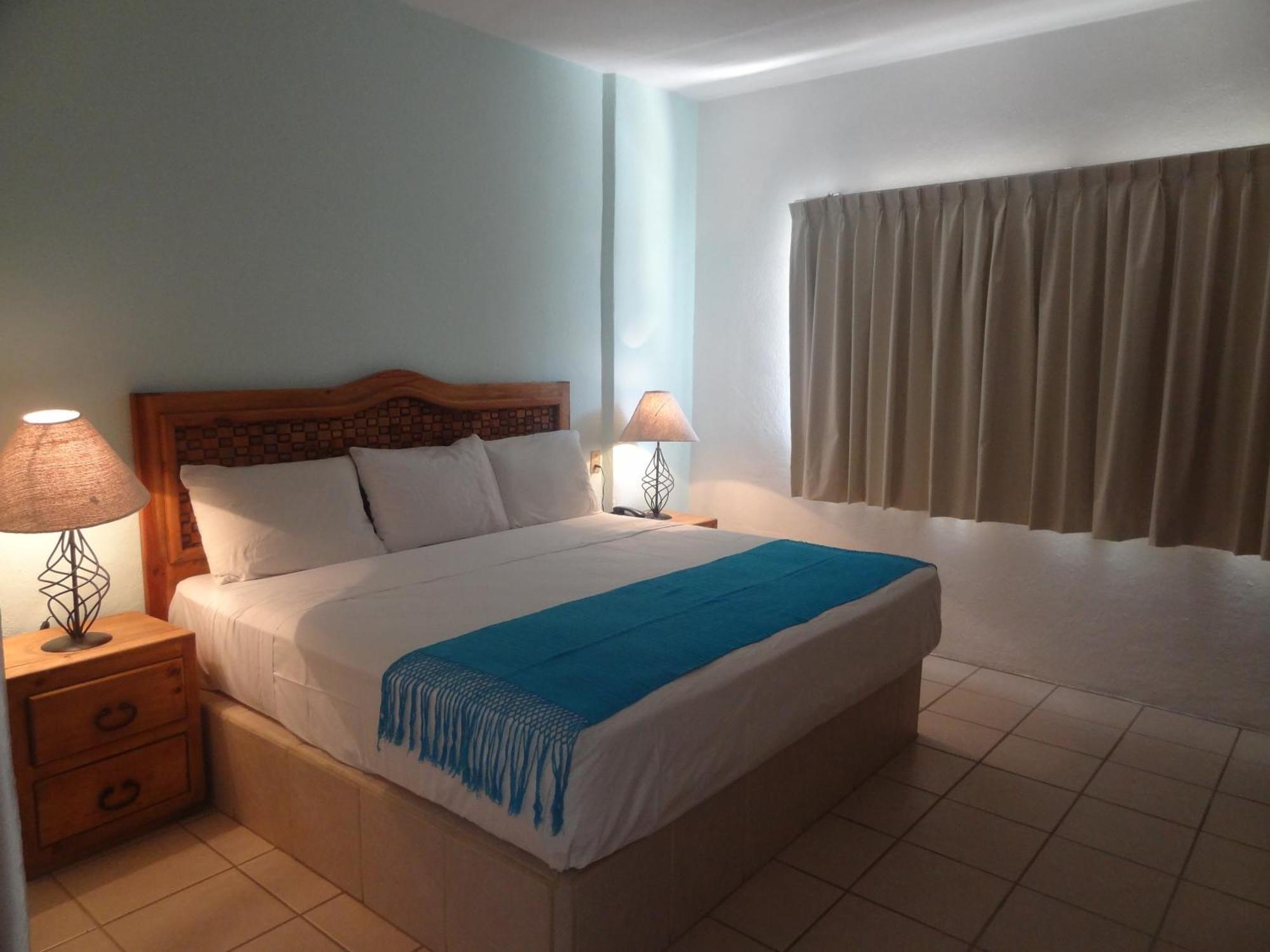 Emperador Vallarta Beachfront Hotel And Suites Puerto Vallarta Buitenkant foto