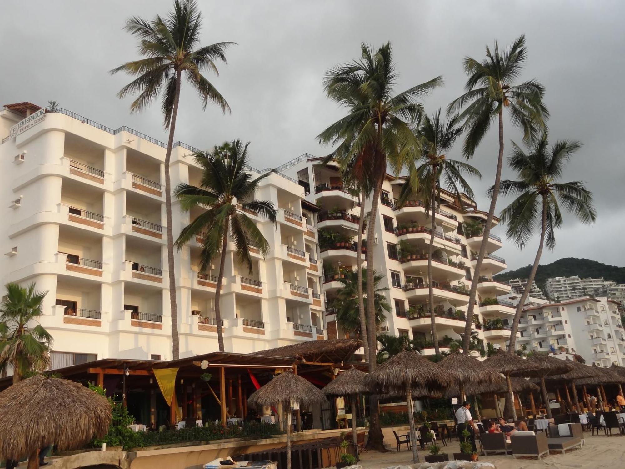 Emperador Vallarta Beachfront Hotel And Suites Puerto Vallarta Buitenkant foto