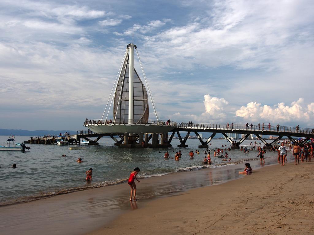 Emperador Vallarta Beachfront Hotel And Suites Puerto Vallarta Buitenkant foto