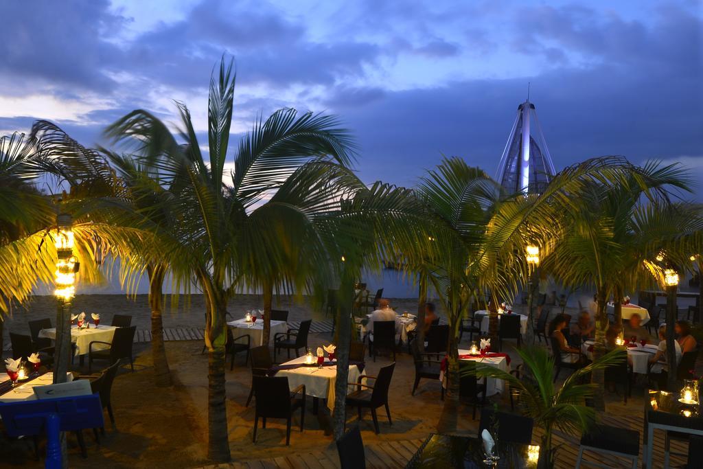 Emperador Vallarta Beachfront Hotel And Suites Puerto Vallarta Buitenkant foto